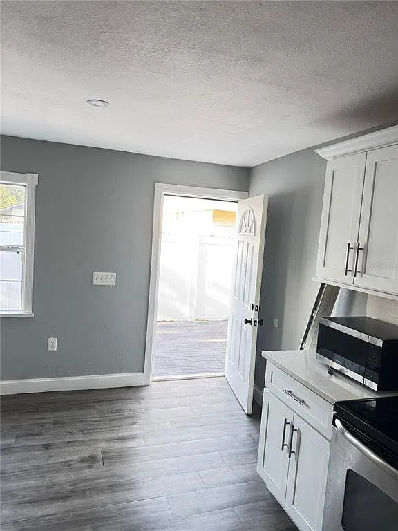 1 bed, 1.0 bath, 900 sqft, $1,200 — Photo 2