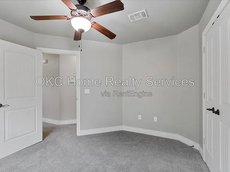 625 NE 23rd St — Photo 35