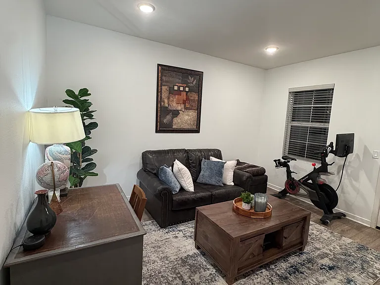 877 Blackstone Dr — Photo 21