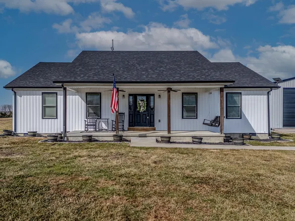 862 Peasticks Rd, Owingsville, KY 40360