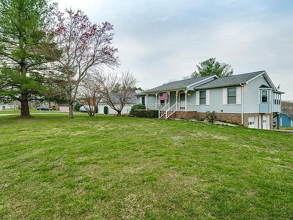 3rd image of 1231 Belmont Dr
