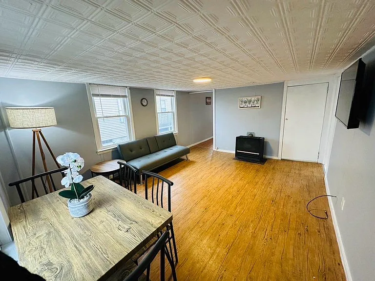 23 Bowers St #2 — Photo 6