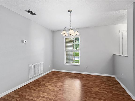 4th image of 1882 Vale Dr