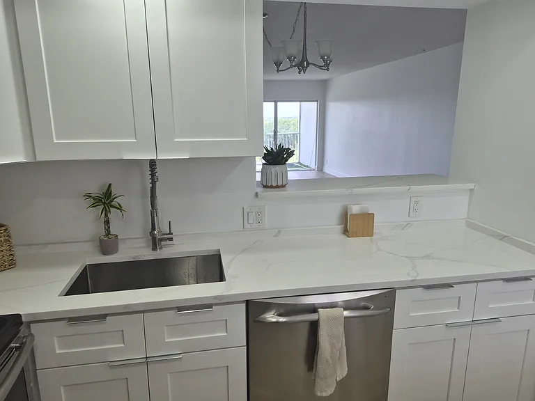 3050 N Palm Aire Dr #702 — Photo 7