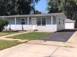 820 Taylor Ave, Aurora, IL 60506