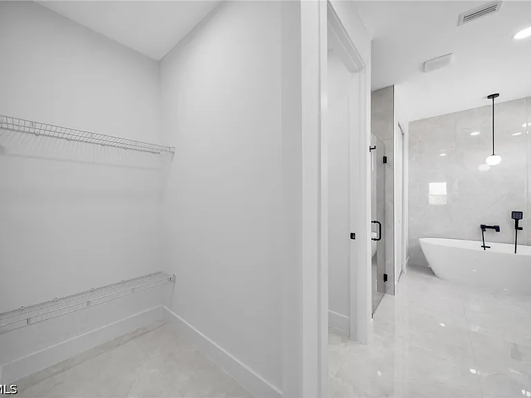 1426 NE 6th Ave — Photo 25