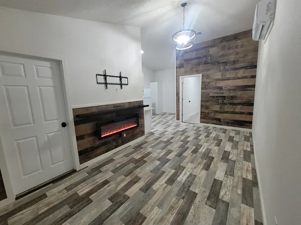 123 W 9th St #2, Baxter Springs, KS 66713