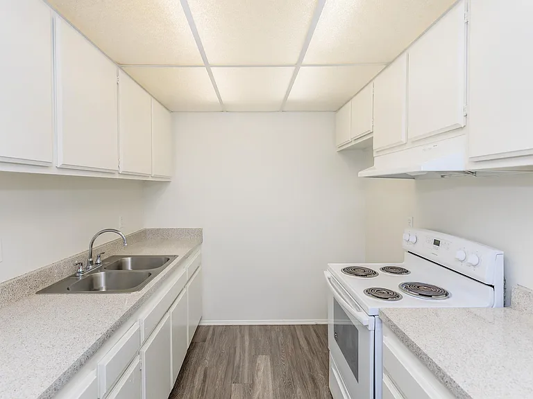 Del Amo Apartment Homes — Photo 14