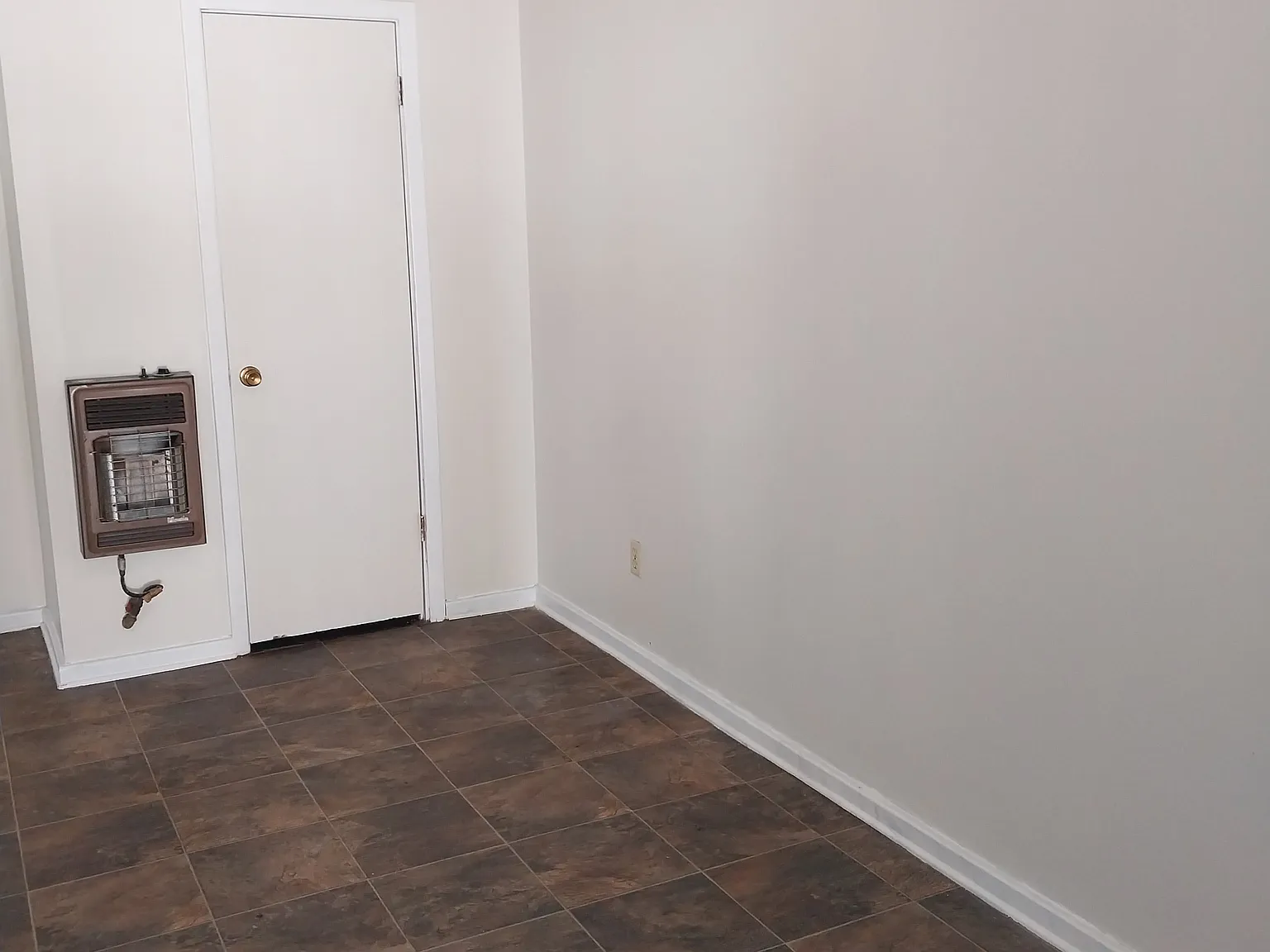 436 N Newburger Ave — Photo 2