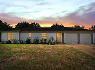 1114 Cozby St E, Benbrook, TX 76126