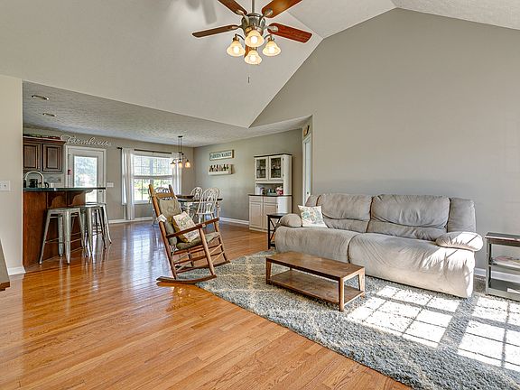 3rd image of 111 Kolby Ct