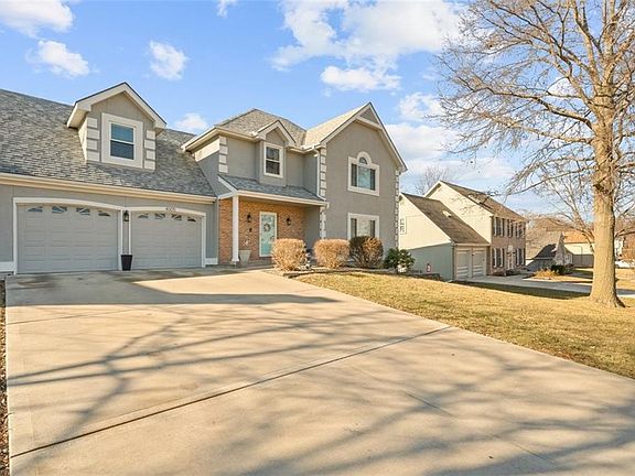 2nd image of 4005 NE Shady Lane Dr