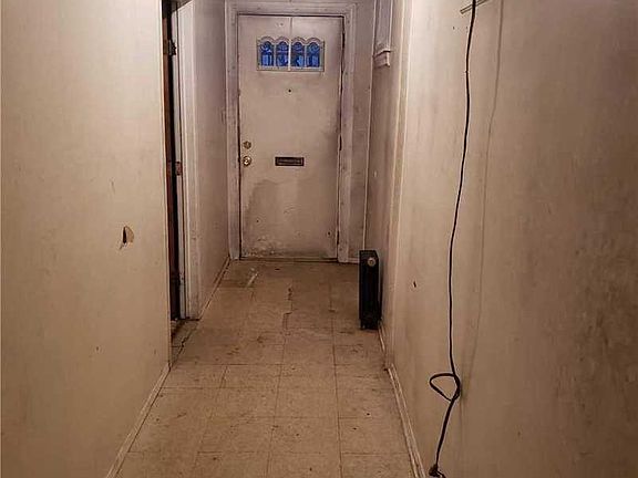 3rd image of 16728 109th Ave