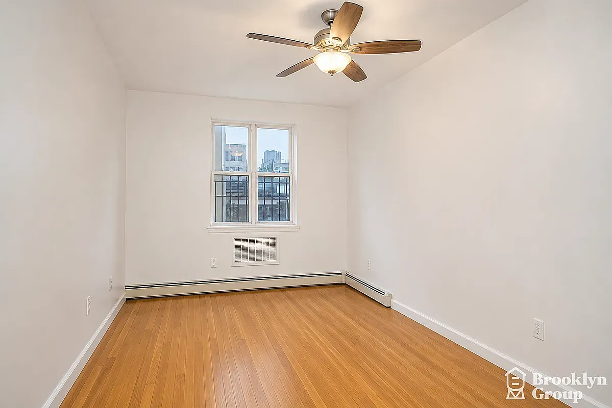 475 Hart Street — Photo 4