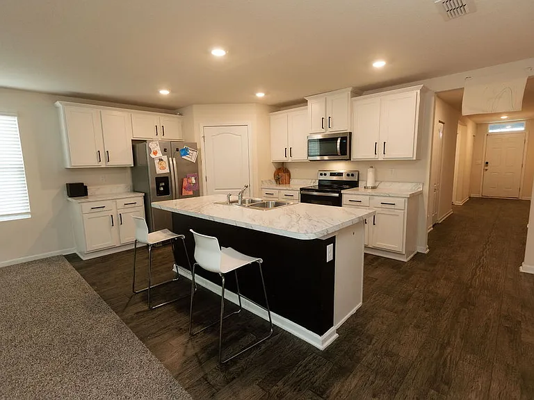 2170 Englewood Ct — Photo 4