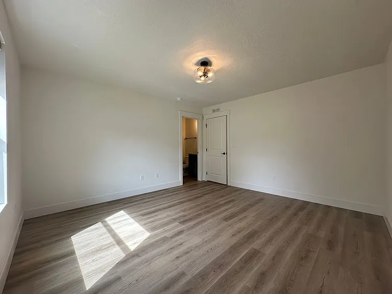 812 2nd St N — Photo 11
