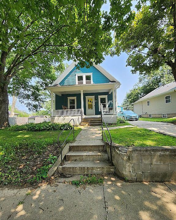 1st image of 704 Clinton St