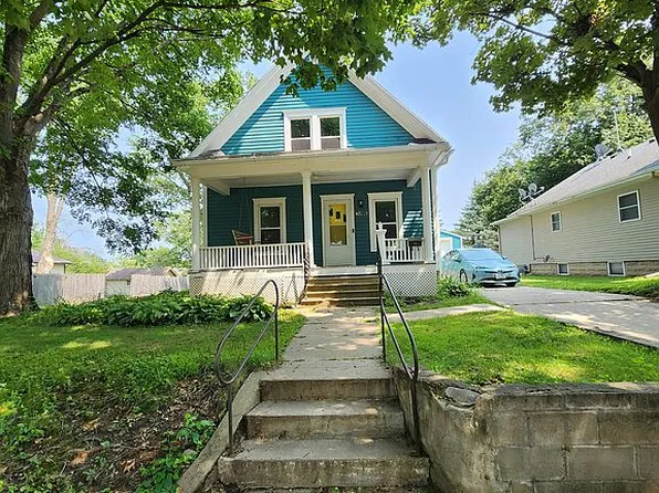 704 Clinton St, Charles City, IA 50616
