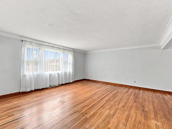 5th image of 105 Olive Dr