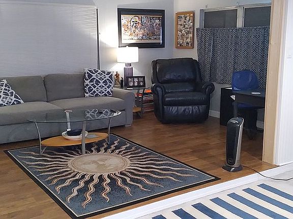 3rd image of 3633 Copenhagen St