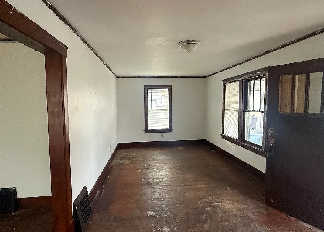 2 bed, 768 sqft, $800 — Photo 2