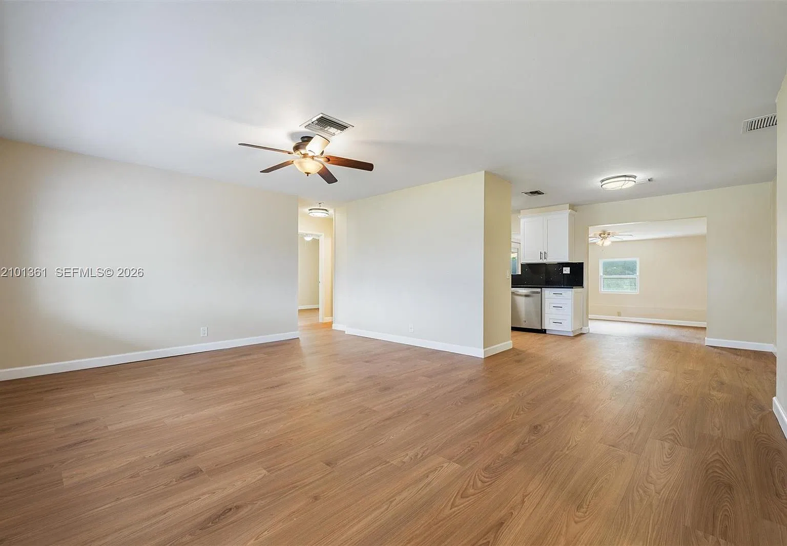 Coral Manor First Add — Photo 3