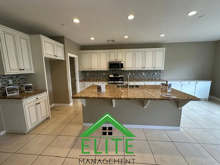 1084 Navigator Dr — Photo 4