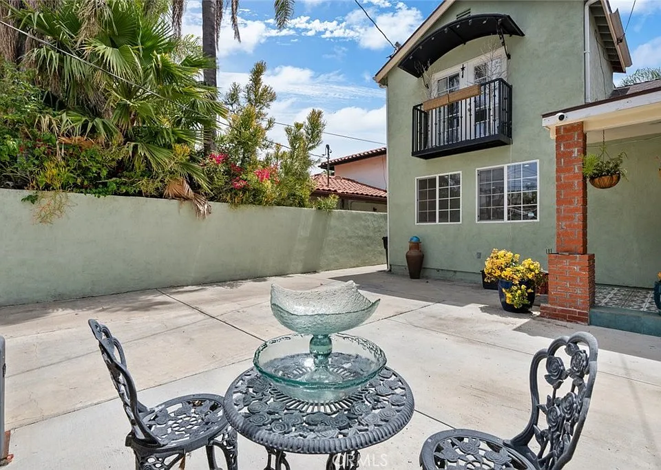 13934 Magnolia Blvd