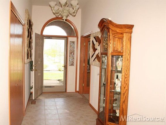 4th image of 36736 Orchard Lake Dr