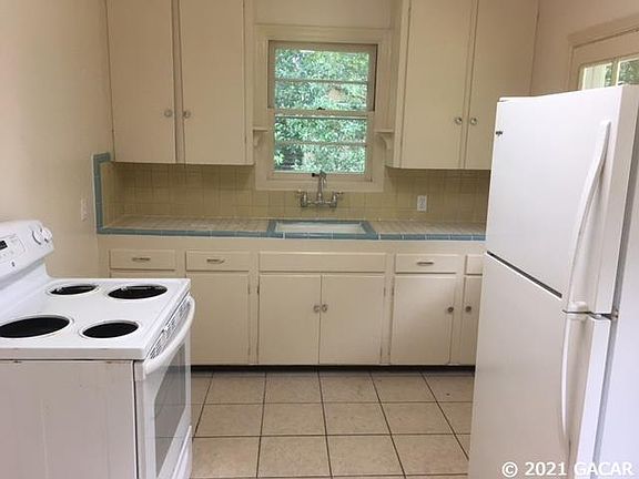 4th image of 925 NW 25th Ave
