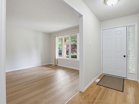 3rd image of 9 Yarmouth Dr
