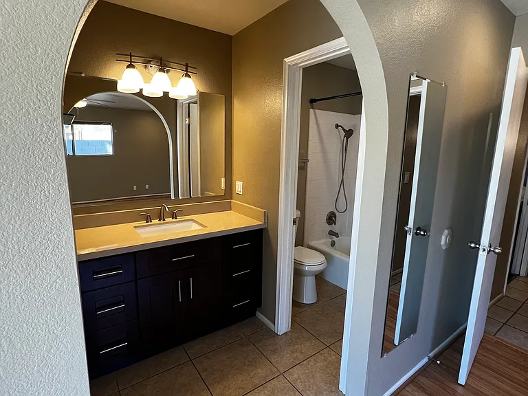 1235 W 12th Pl — Photo 10