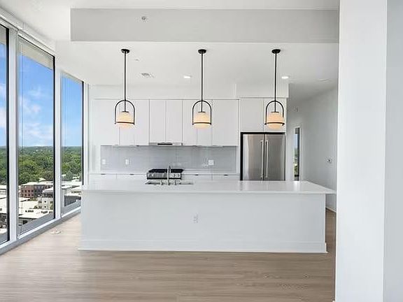3rd image of 620 Edgewood Ave SE Penthouse 20