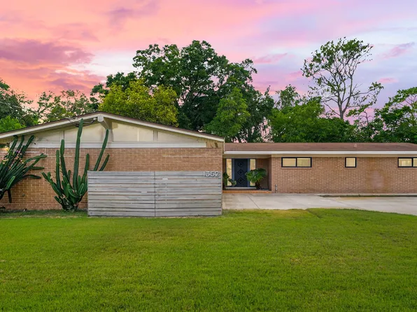 1352 Sunnymeade Dr, Jacksonville, FL 32211