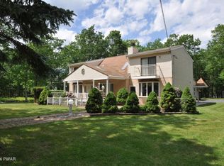 3363 Bluebird Dr, Bushkill, PA 18324