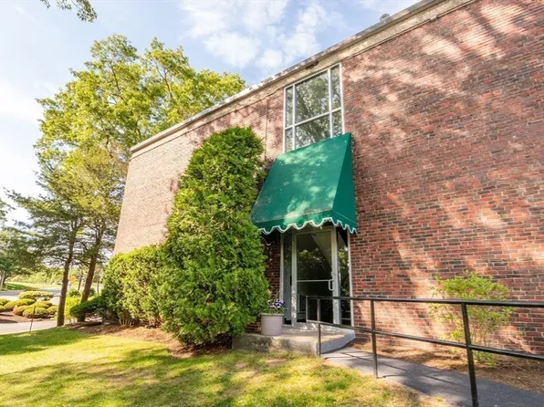 1202 Greendale Ave APT 133, Needham, MA 02492
