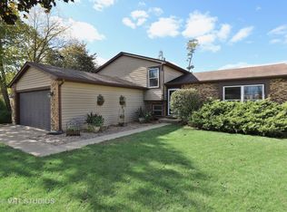 406 Pheasant Ridge Ct, Lindenhurst, IL 60046