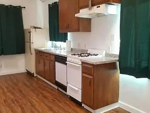 5th image of 1060A W Dana St #A