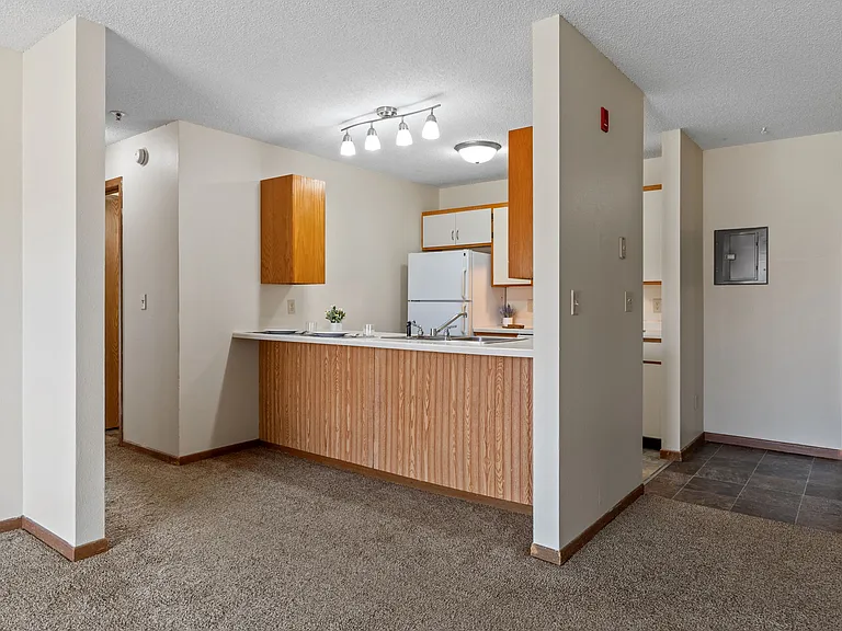 Camelot Square Living — Photo 6