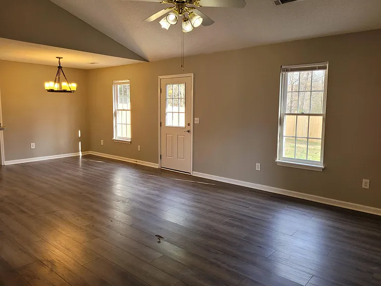 113 Tall Willow Dr — Photo 5