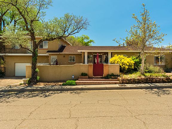 2nd image of 600 Solano Dr SE