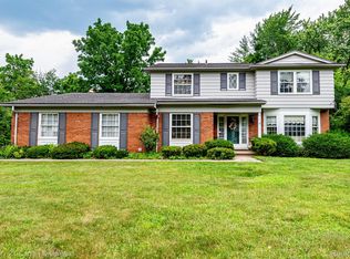 21930 E Valley Woods Dr, Beverly Hills, MI 48025