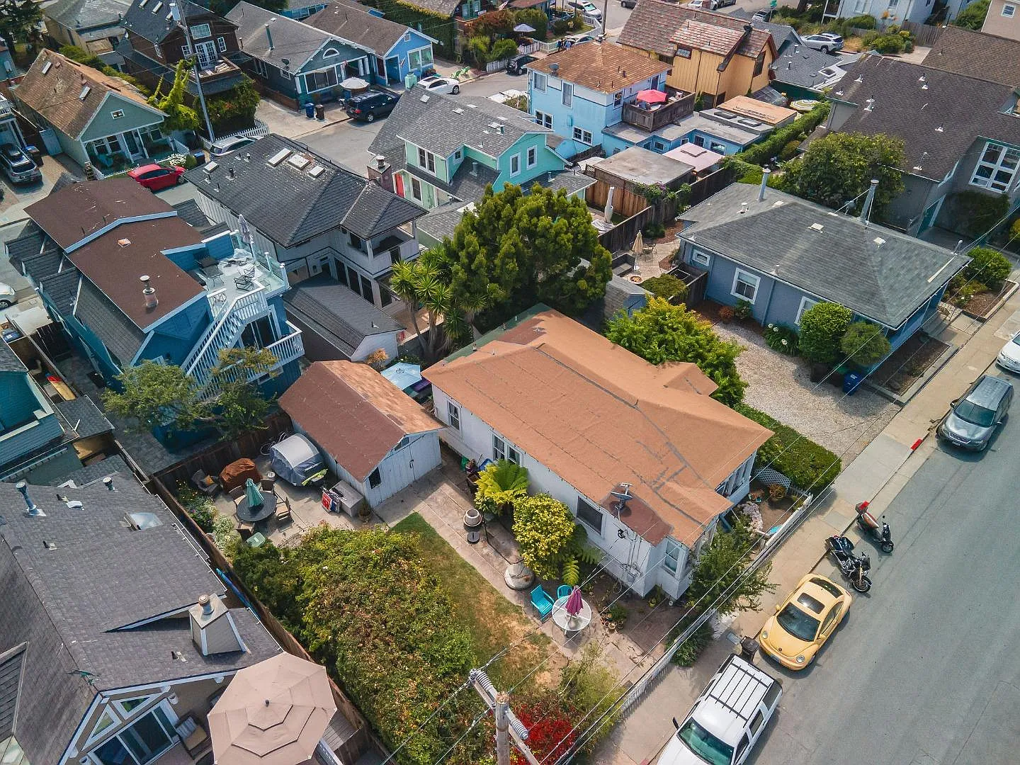 214 Mott Ave photo 1