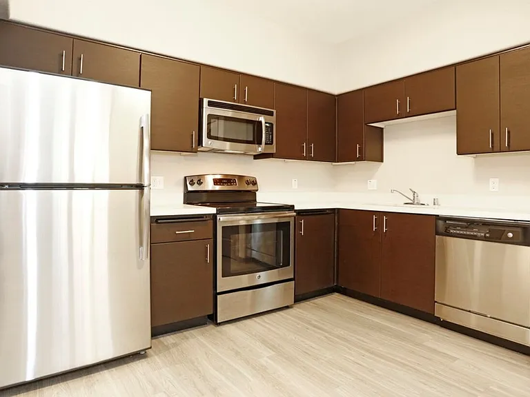 Hacienda Apartments — Photo 8