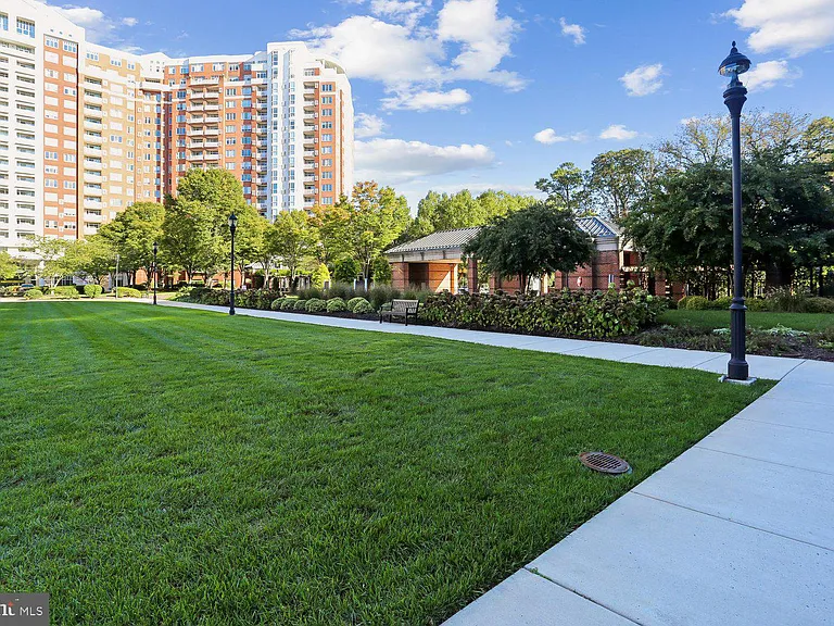 5809 Nicholson Ln #1001 — Photo 59