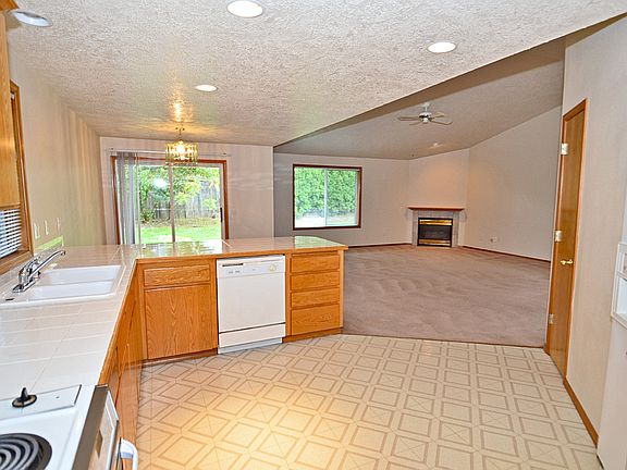 Kitchen - Breakfast Bar