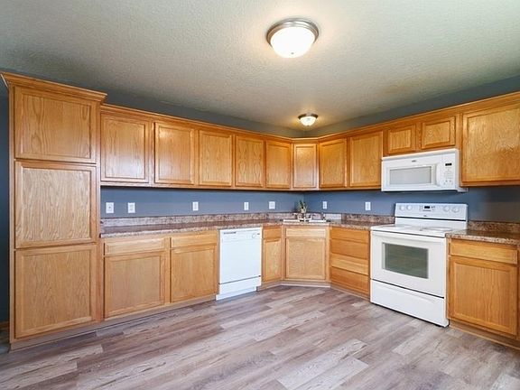 5th image of 1546 SW Twin Gates Dr