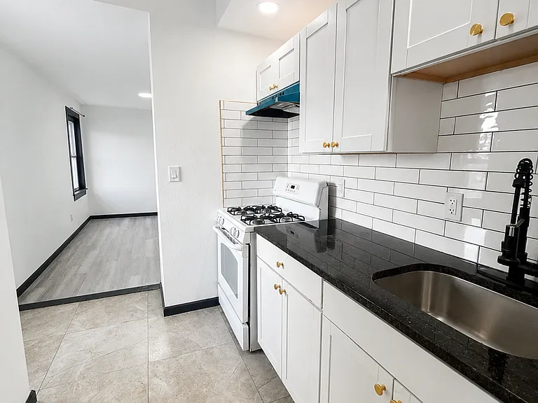 1-145 Washington Ave #8 — Photo 6