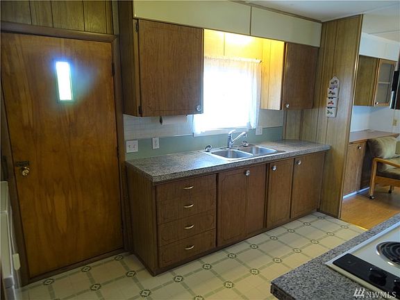 4th image of 4002 53rd Avenue Ct E