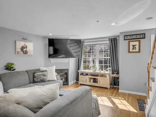 22 Harrison St APT 2, Lowell, MA 01852